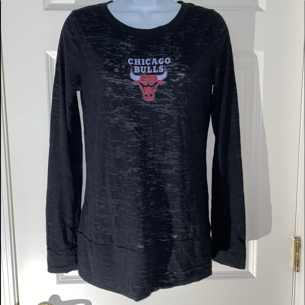 Womens Chicago Bulls L/S burn out shirt. NWOT